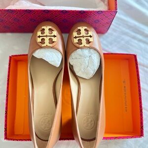 Tory Butch Cap-Toe pump. Very good condition no tear no scratches.